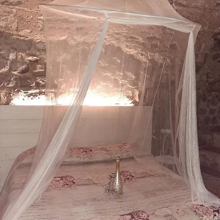 Maison d'hôtes La Grotta Dell'antica Calvasino - Jacuzzi 3*