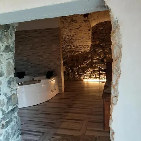 La Grotta Dell'antica Calvasino - Jacuzzi