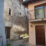 بيت ضيافة La Grotta Dell'antica Calvasino - Jacuzzi 3*