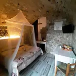 La Grotta Dell'antica Calvasino - Jacuzzi بيت ضيافة ليتْسّينو